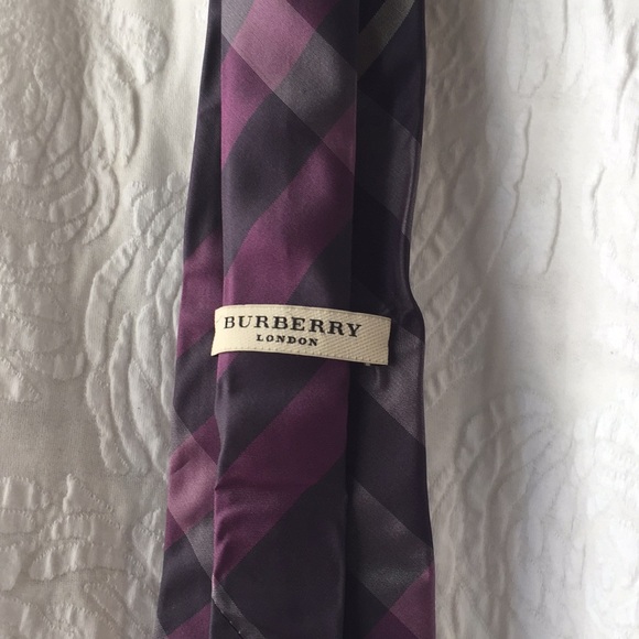 Burberry tie - Picture 2 of 2